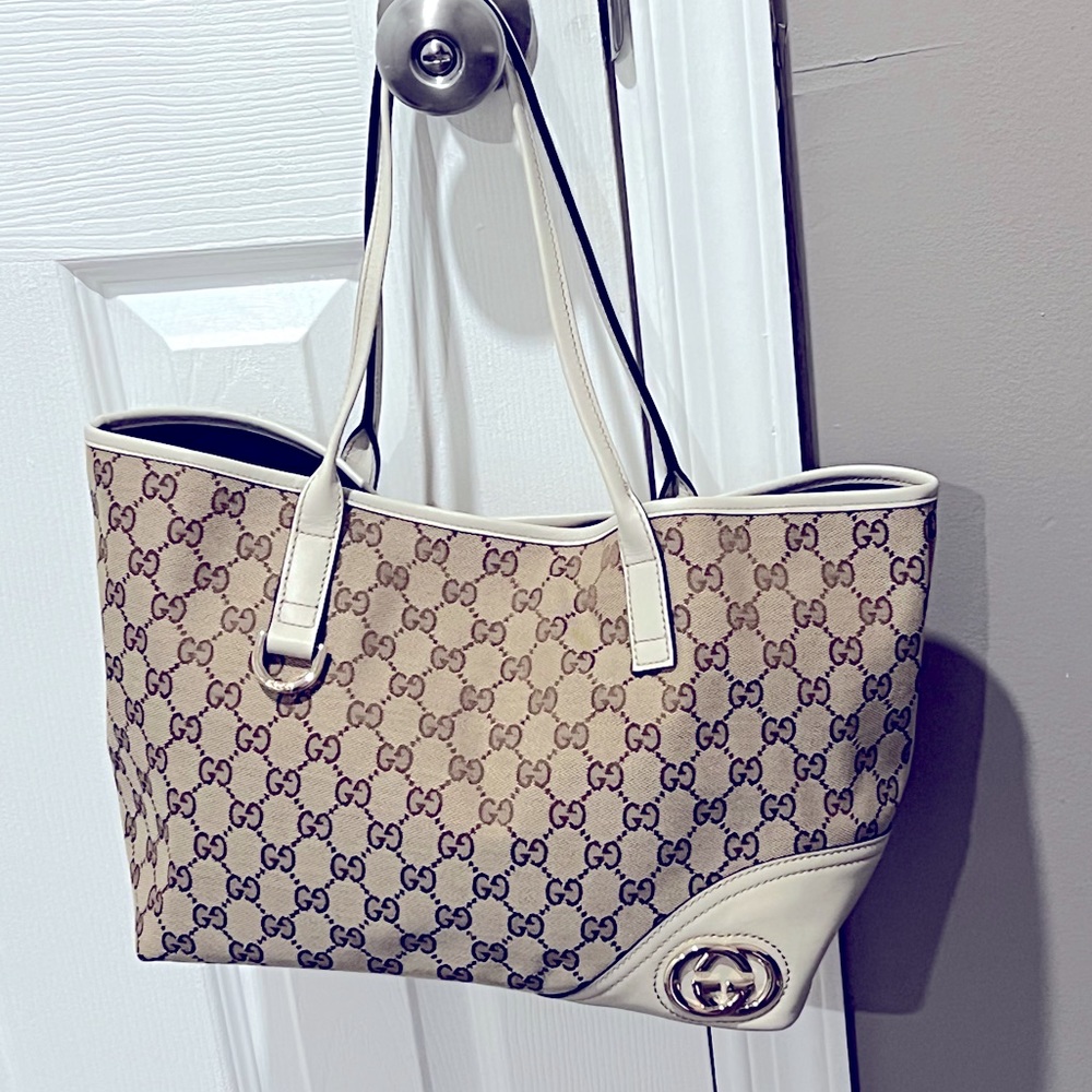 GUCCI TOTE WITH LOGO HARDWARE